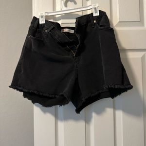 Cute high waisted denim short!